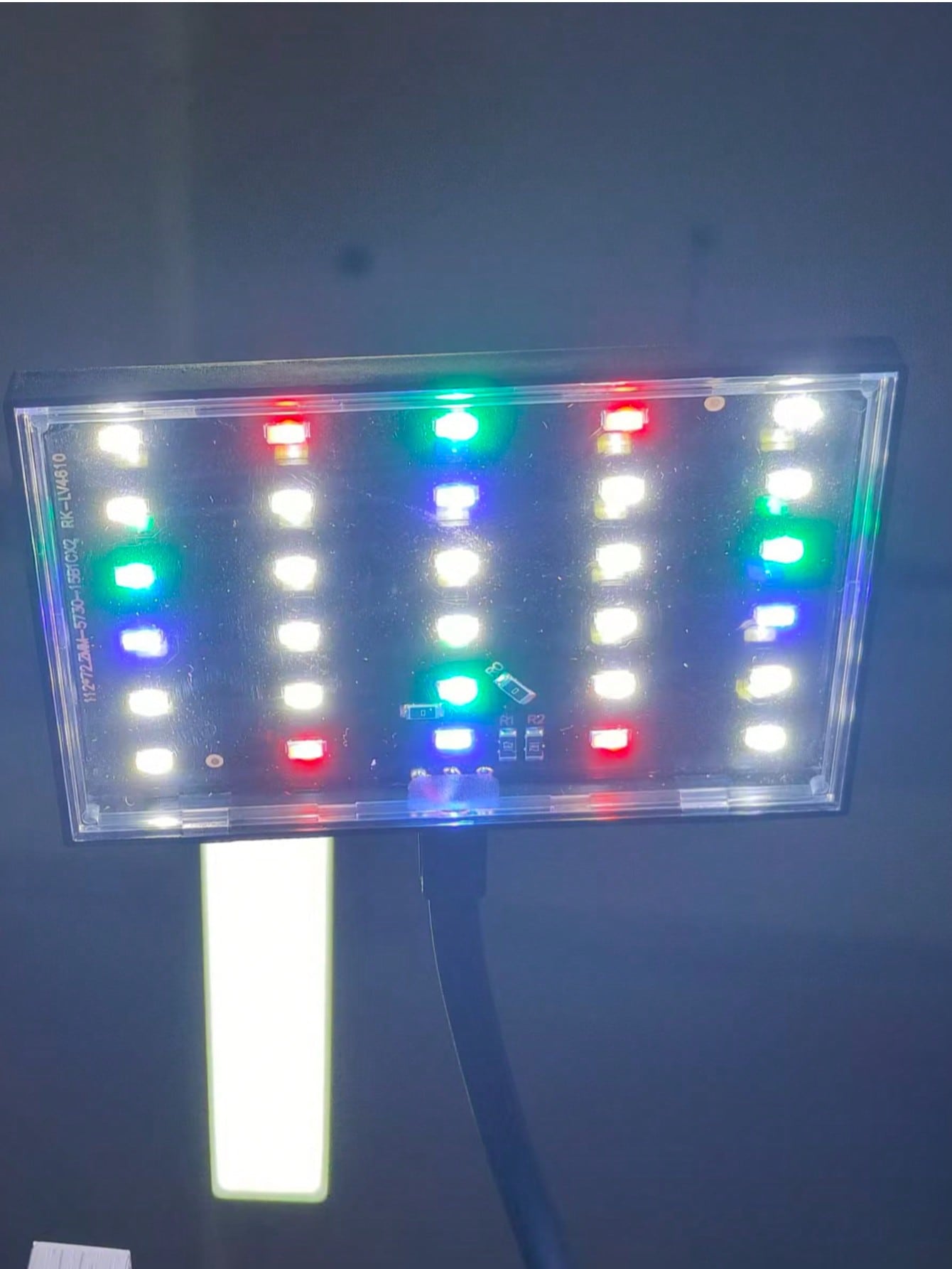 مصباح نمو النباتات المائية كام - مراجعة Aquarium Plant Light Spectrum وسعره
